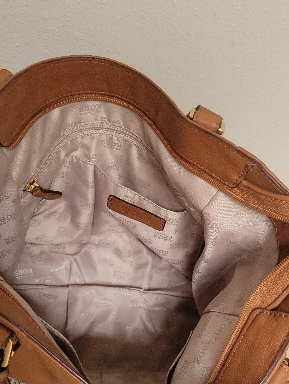 Michael Kors Brown Leather Shoulder Bag with Gold Hardware - Picture 6 of 8